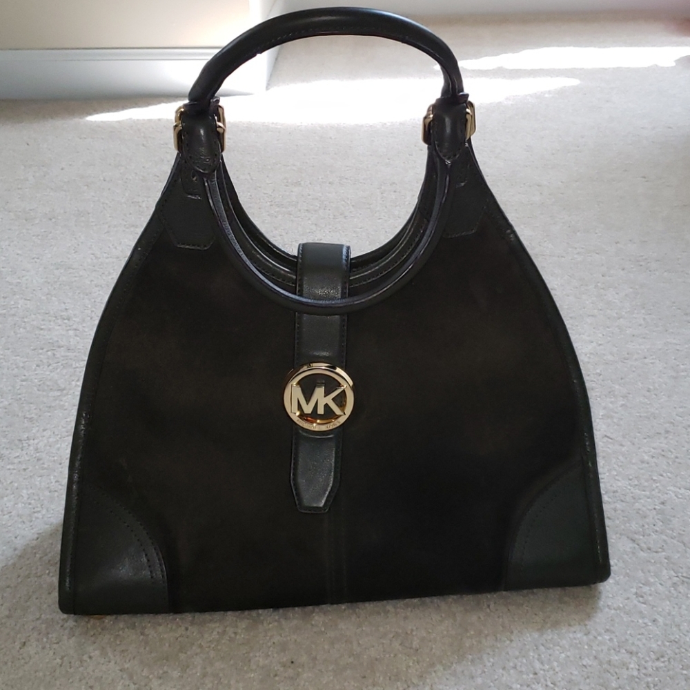 Suede shoulder bag with gold detail.